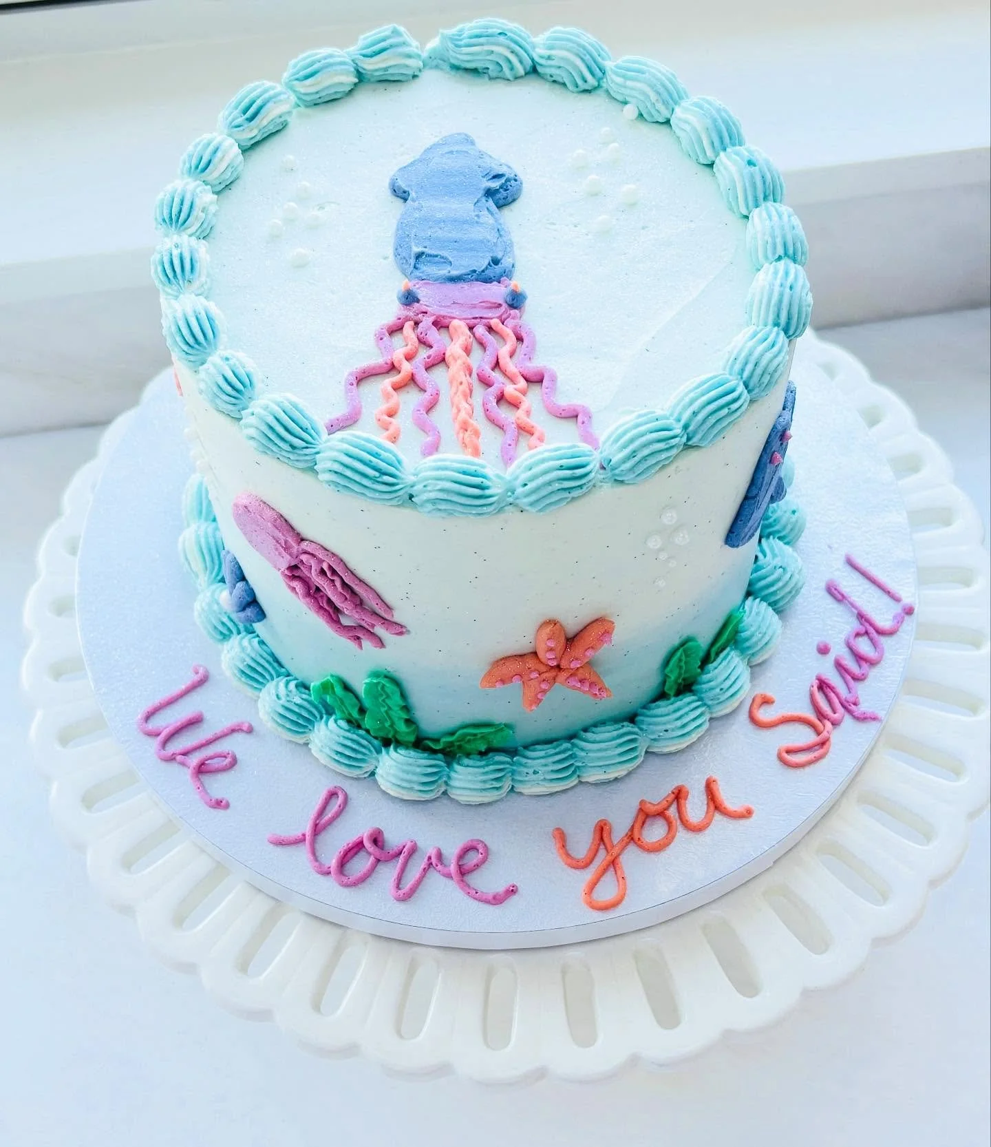 Cutie little under the sea cake to celebrate Evie in Finding Nemo Jr! She was the best squid ever 🦑 😂 
Cake inspiration from @alexlarosa 🩵

#cakedecorating #oceancake #undertheseacake #cake #cakestyle