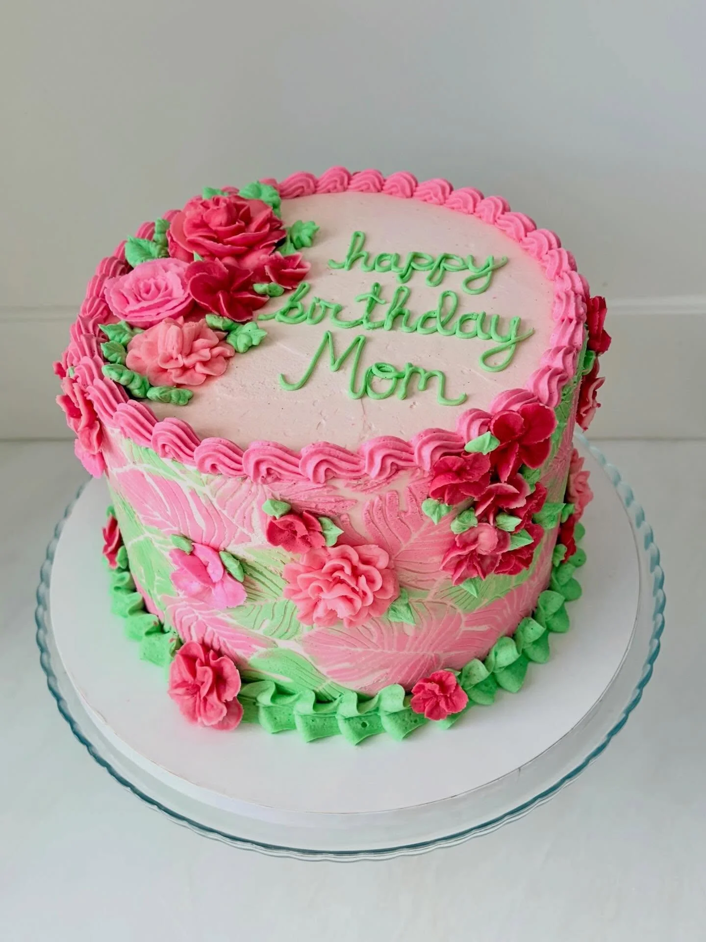 Loved making this palm beach inspired cake! 🌴🩷🌸🌺☀️

Chocolate cake with chocolate frosting and raspberry filling 🤎

#palmbeachcake #lilypulitzercake #cakedecorating #cakestencils