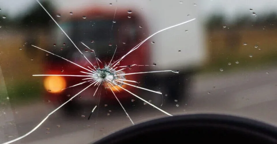askifitcanbedone.com cracked windshield replacement