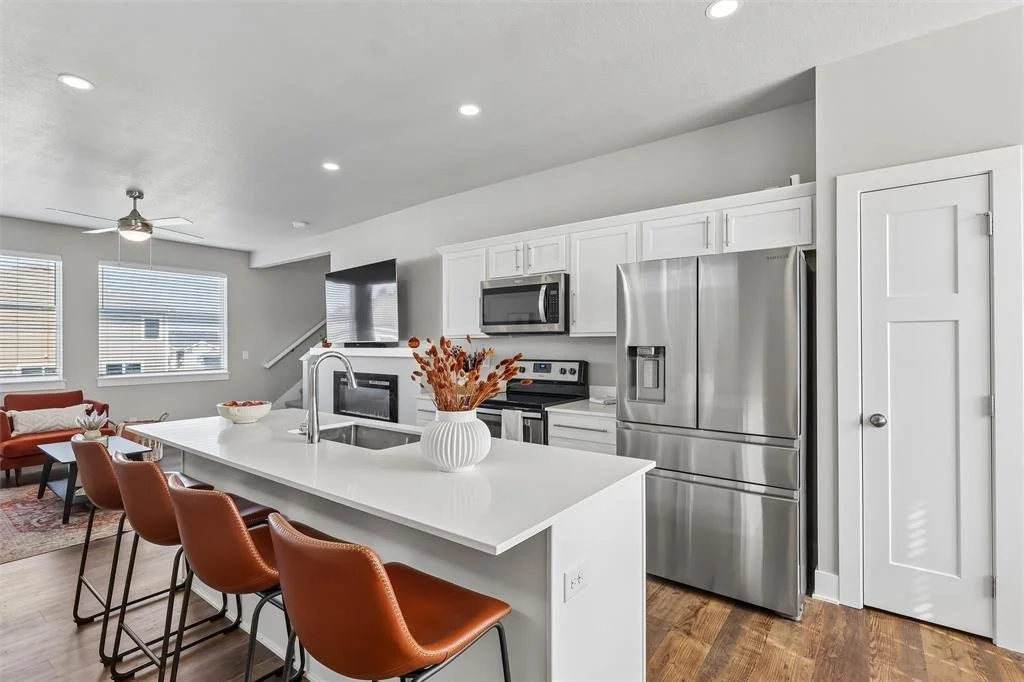 Staging - Kitchen Modern