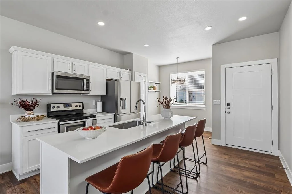 Staging - Kitchen Modern