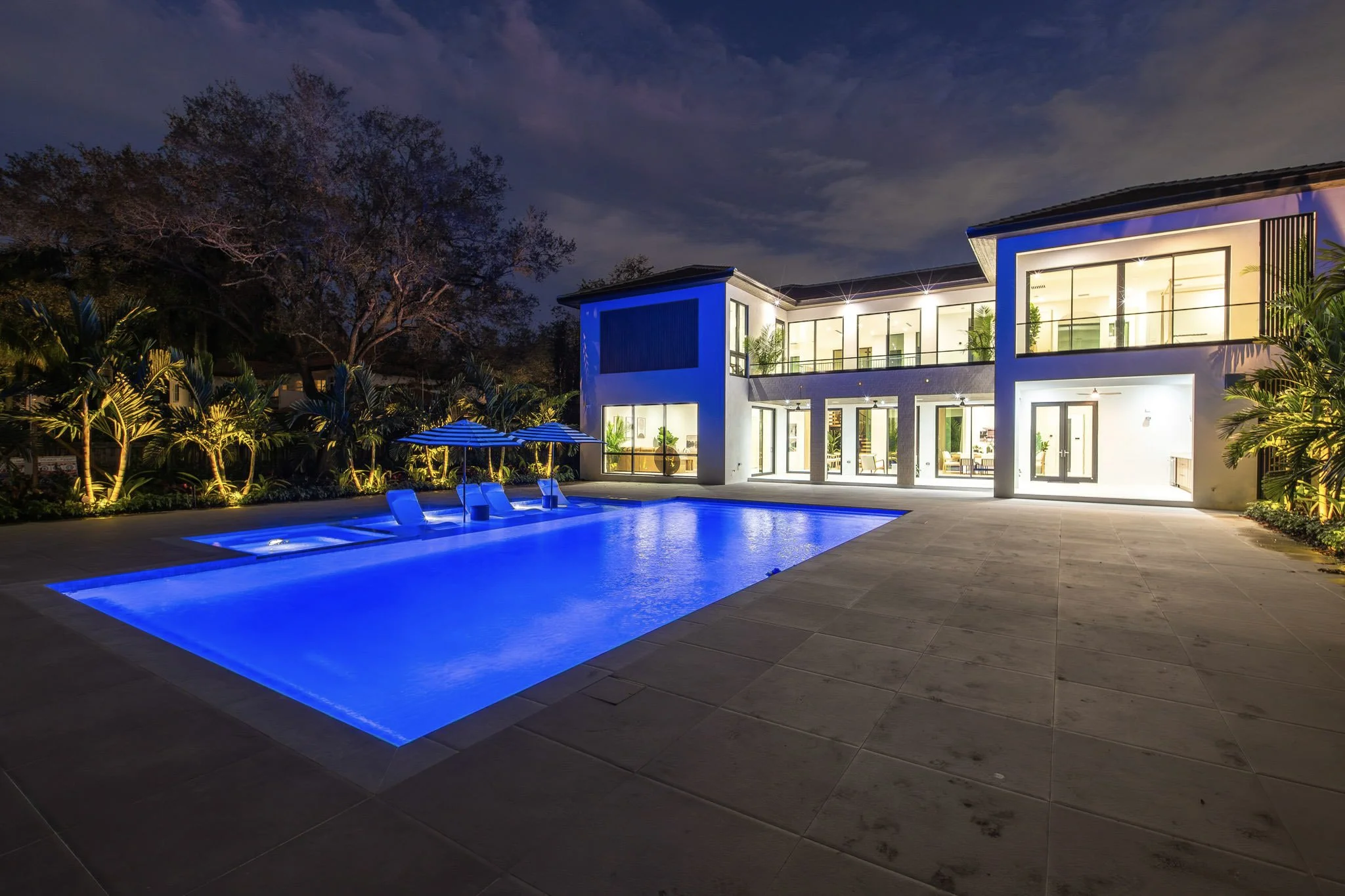 5-165-web-or-mls-9390 SW 99th - Exterior Night-8.jpg