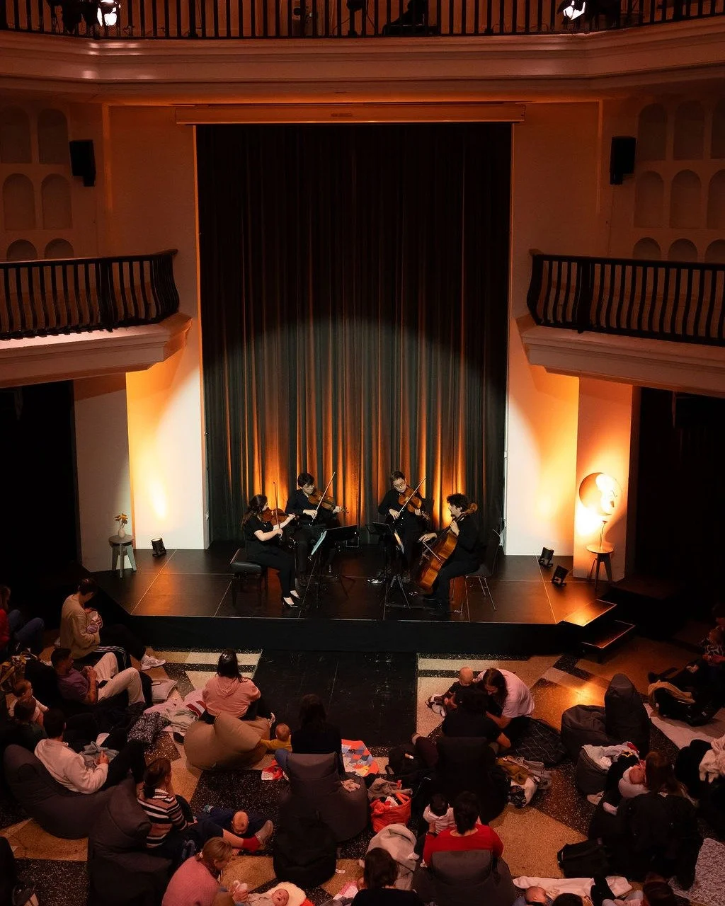 🎻 Drei ausverkaufte Konzerte, ein Saal voller Musik &ndash; und so viele ber&uuml;hrende Momente zum Auftakt von WiegenKlang! 😊

Was f&uuml;r ein Start &ndash; die Kuppelhalle im @silent.green  war erf&uuml;llt von der sch&ouml;nen Musik des @viato