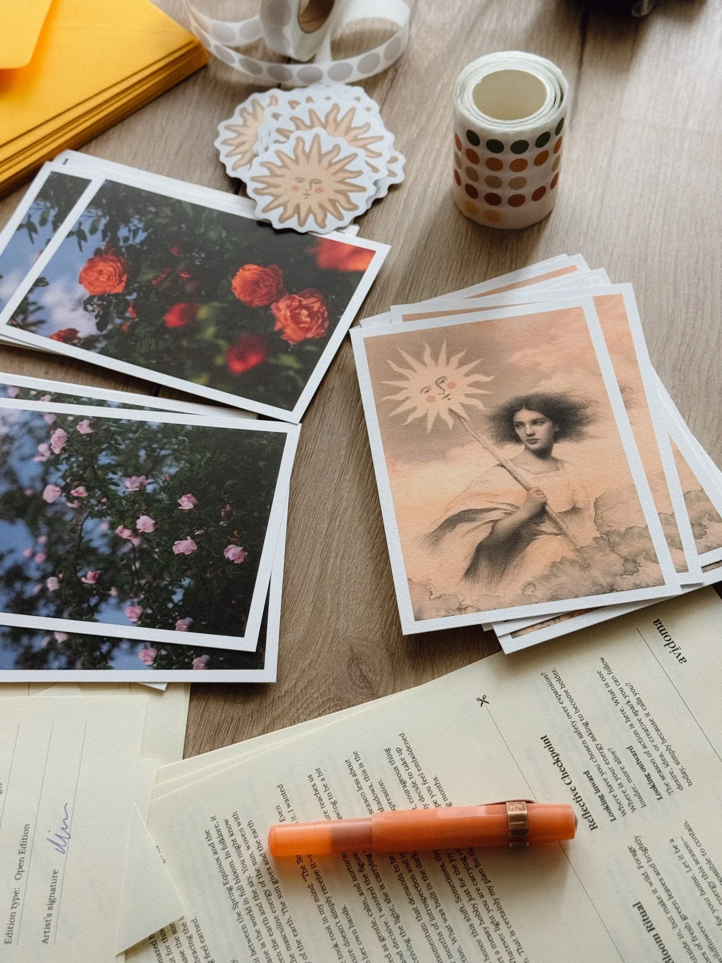 Some moments while packing this month&rsquo;s art snail mail 💌

You can still collect this edition in the next few days ☀️