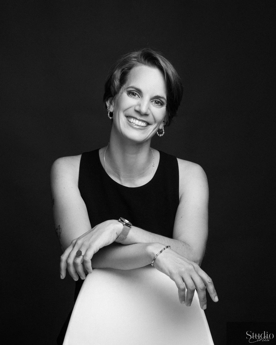 Enchant&eacute;e et bienvenue sur mon compte✨

&gt;&gt; Je m&rsquo;appelle Estelle, je suis kin&eacute;sith&eacute;rapeute depuis 8 ans et j&rsquo;ai cr&eacute;&eacute; Blous&amp;co, une marque de blouses &eacute;co-responsables destin&eacute;es aux 