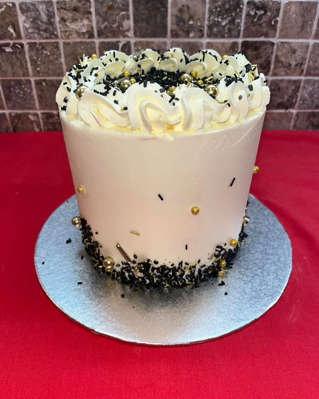 Over the last couple of weeks I&rsquo;ve had the pleasure of making two cakes free. 
These have been made for a local group called Local Vocals. It&rsquo;s a choir for children with additional needs which is run at St Luke&rsquo;s Church in Winton. 
