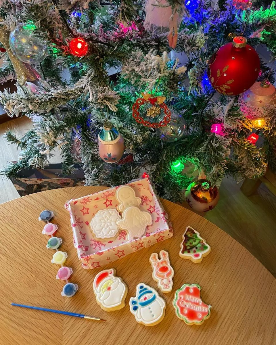 We have 3 x Paint Your Own Kits and 2 x decorated Terrys Chocolate Oranges available. 
 
Usually &pound;8 each but we&rsquo;ll do them for &pound;6 each or 2 for &pound;10. 

Collection from BH7 7AJ today or tomorrow.