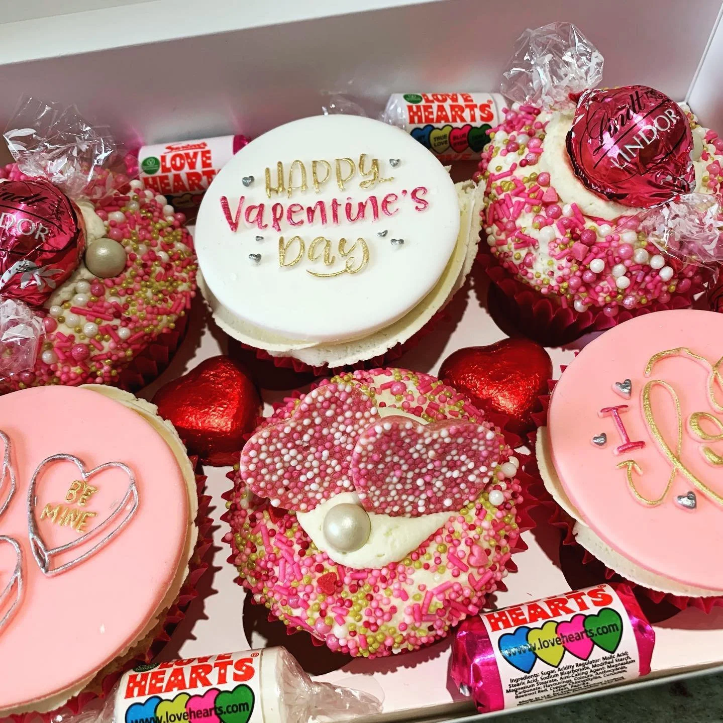 It&rsquo;s nearly Valentine&rsquo;s Day and I have cupcakes and sugar cookies available. 

As Sat 14th Feb is on a weekend when The Cake Shed will be out I will be putting the shed out on Friday 13th as well. 
This way you will be able to pick up bak