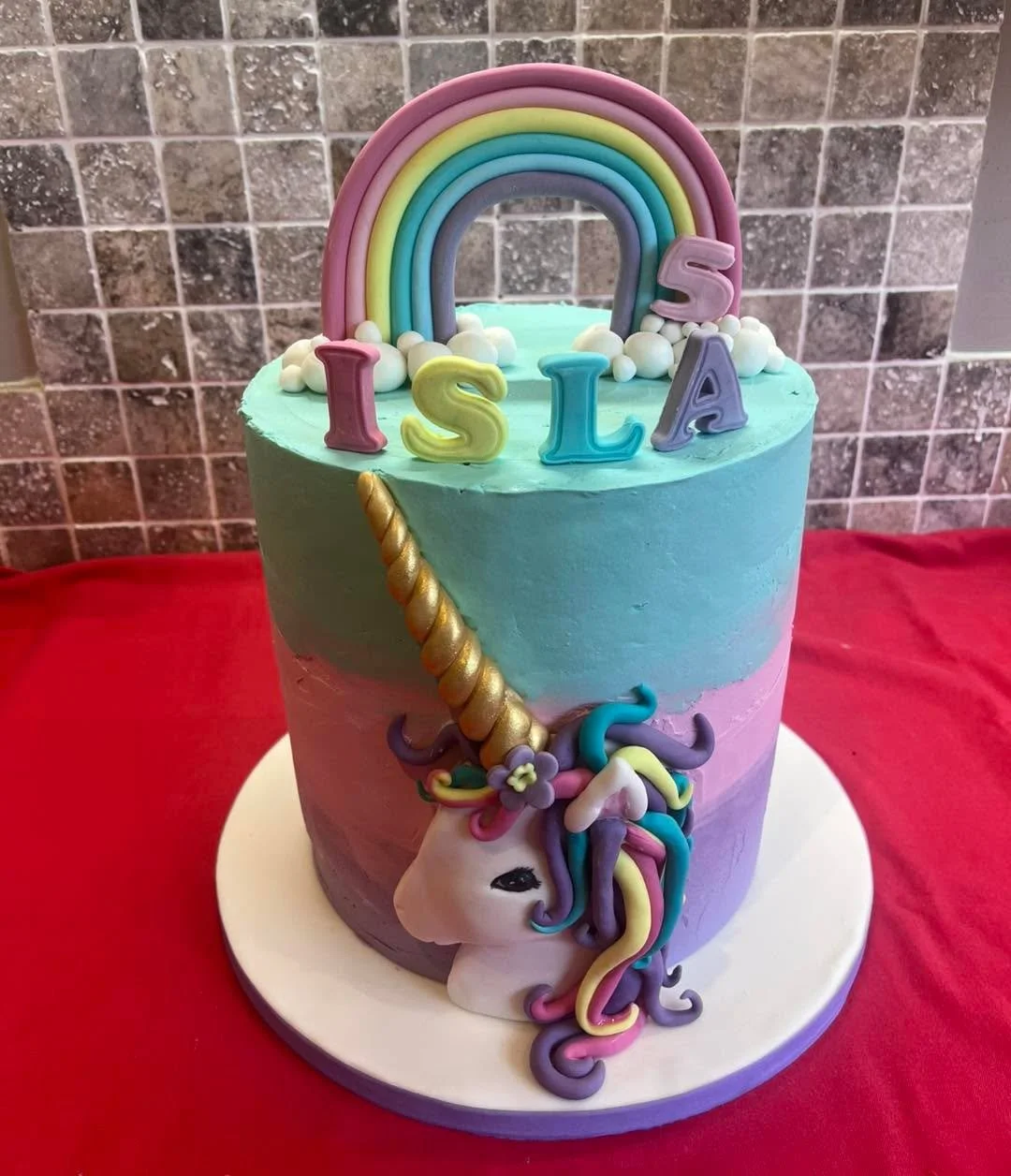 It was Isla&rsquo;s 5th birthday at the weekend and I made her this very colourful unicorn/rainbow cake. 

Four lovely layers of vanilla sponge with vanilla buttercream and raspberry jam. 

#bournemouthsmallbusiness #tastyfood #caketime #bournemouthb