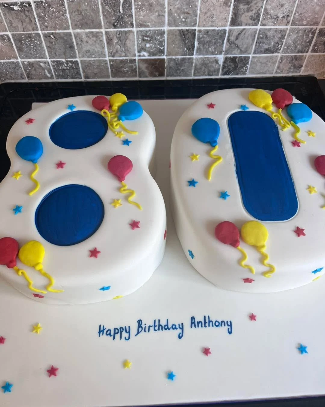 80th birthday cake to celebrate Anthony&rsquo;s birthday. 

Loved the simplicity of the balloons and stars. 

The cake was very much enjoyed which is always lovely to hear. 

#cakesofinstagram #esthersfavouritethings #birthdaycake #cakes #bournemouth