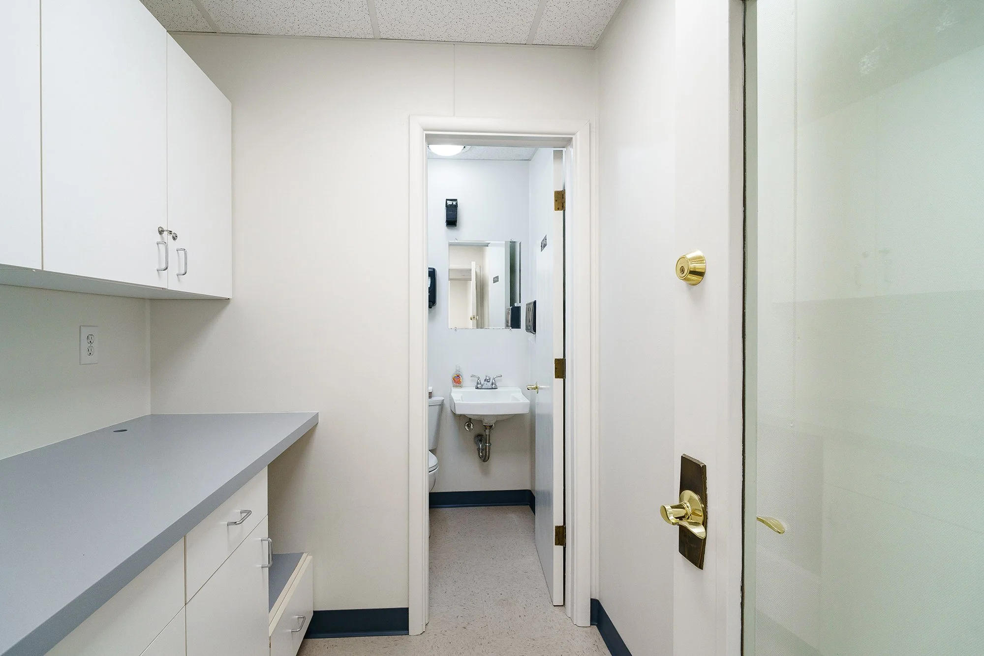 12-Bathroom.jpg