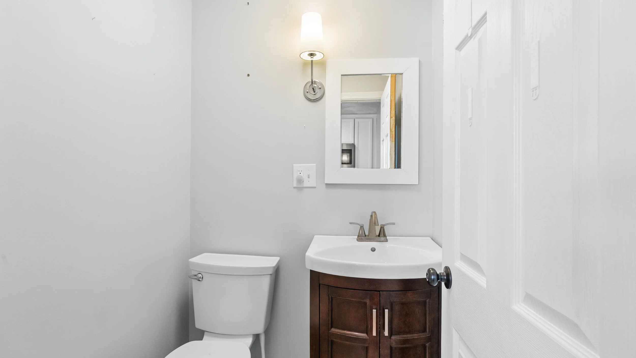 19-Down half bath.jpg