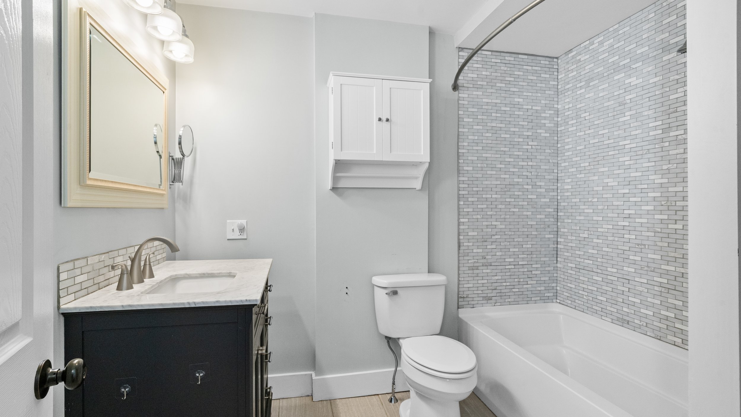 22-Up Bath.jpg
