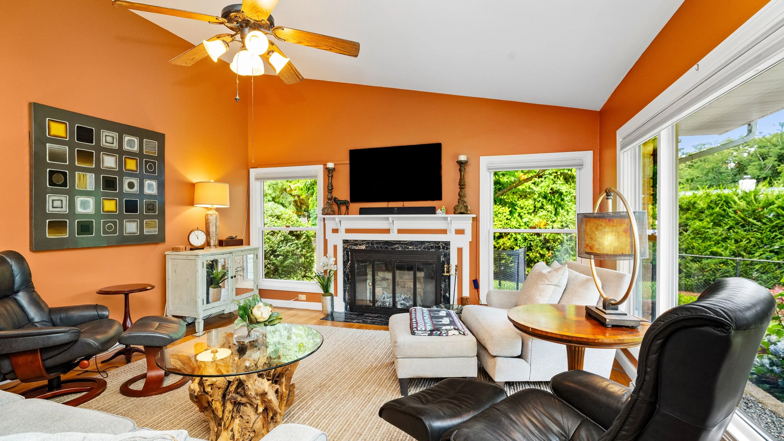 18-Living Room.jpg