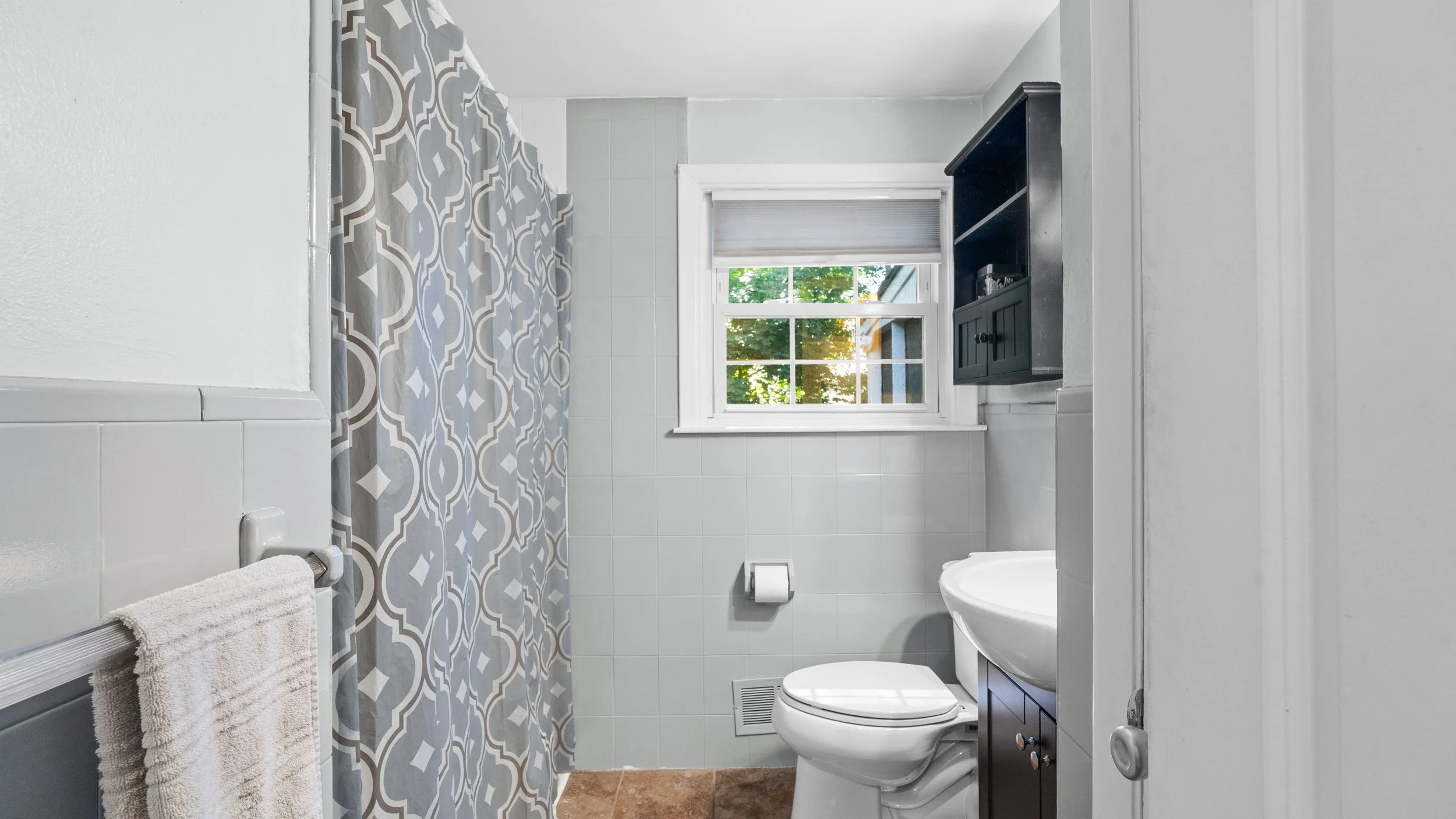 15-Bathroom.jpg