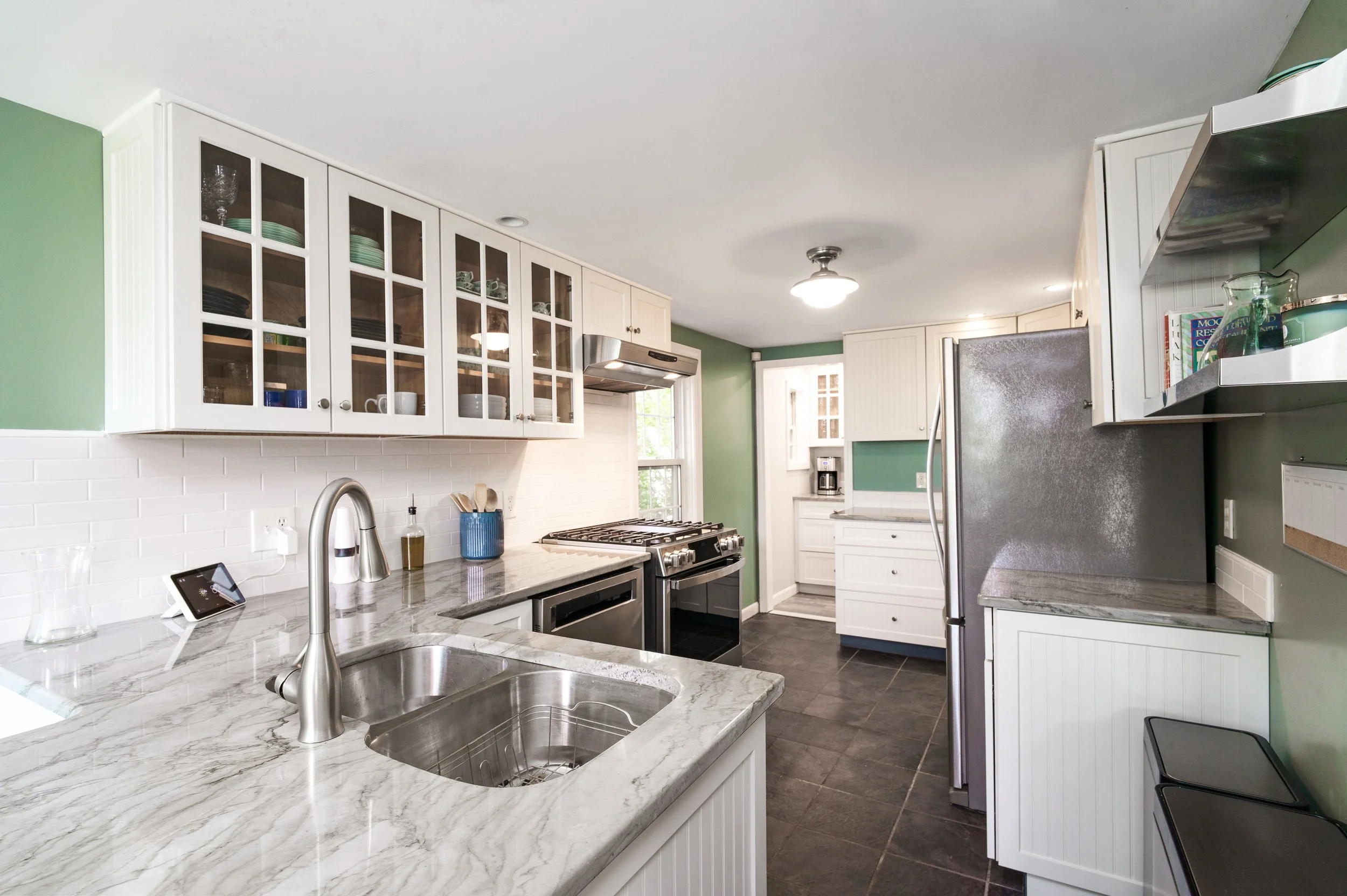 10-kitchen.jpg