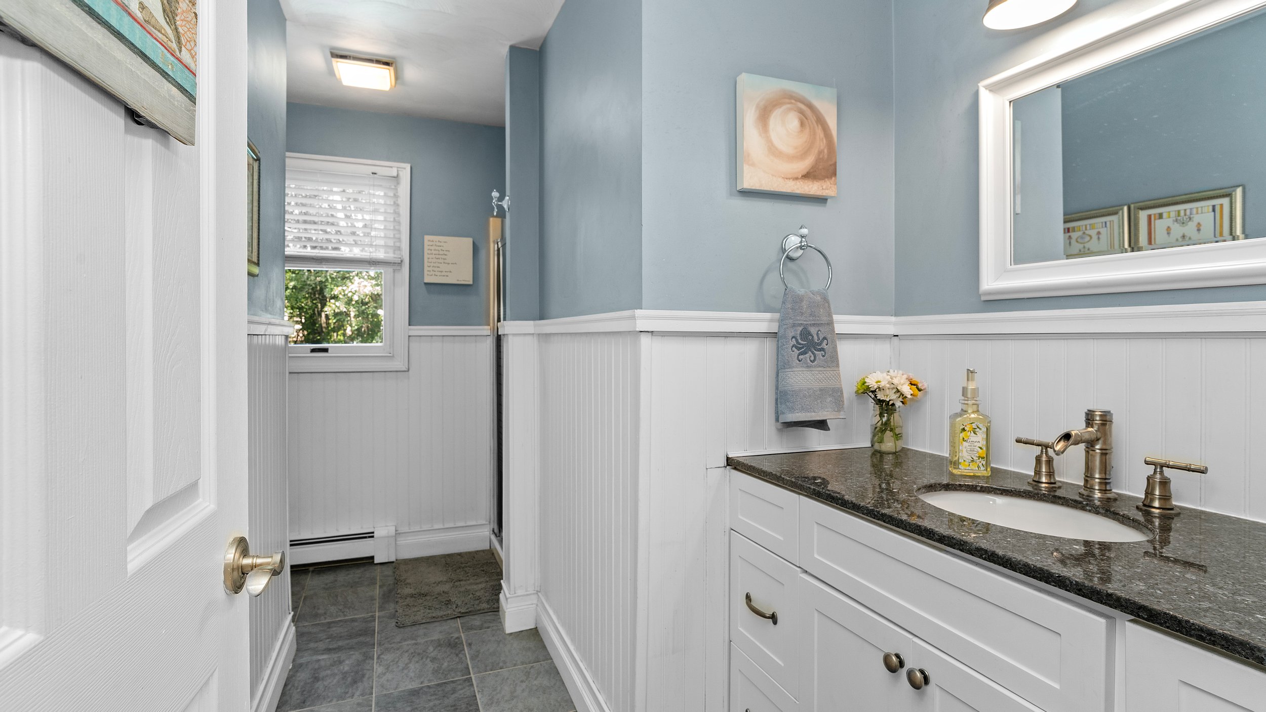 18-Bathroom.jpg
