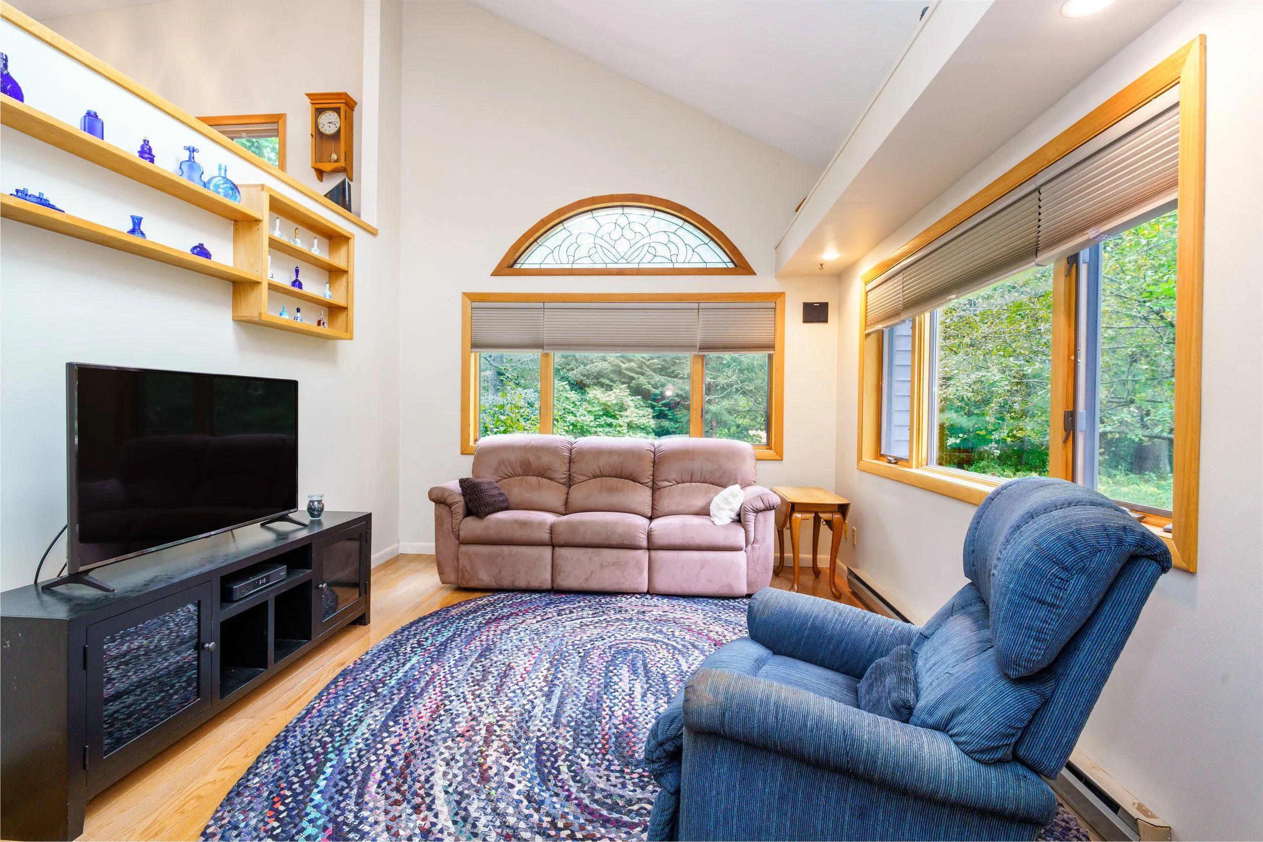 6-Living Room.jpg