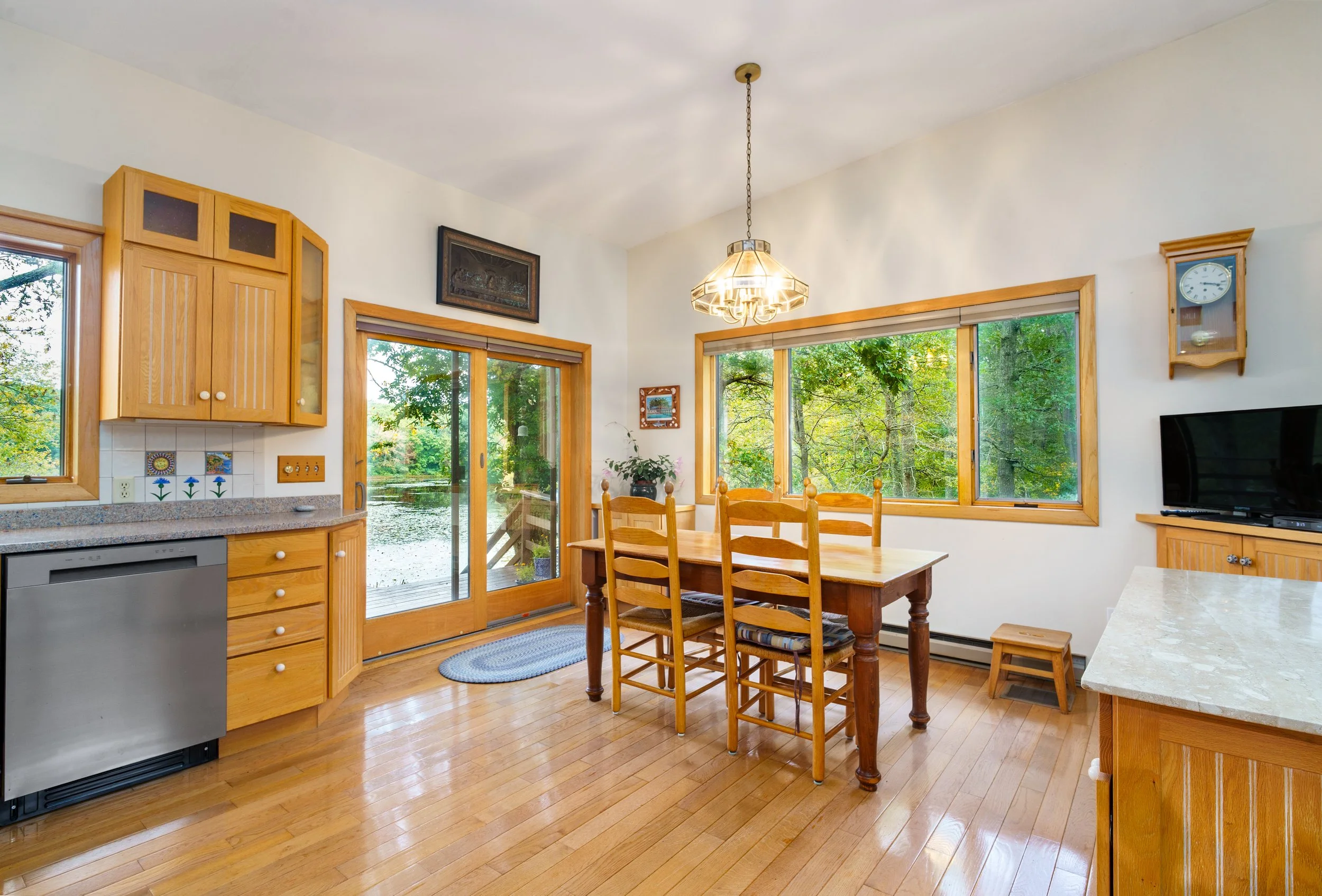 8-Kitchen.jpg
