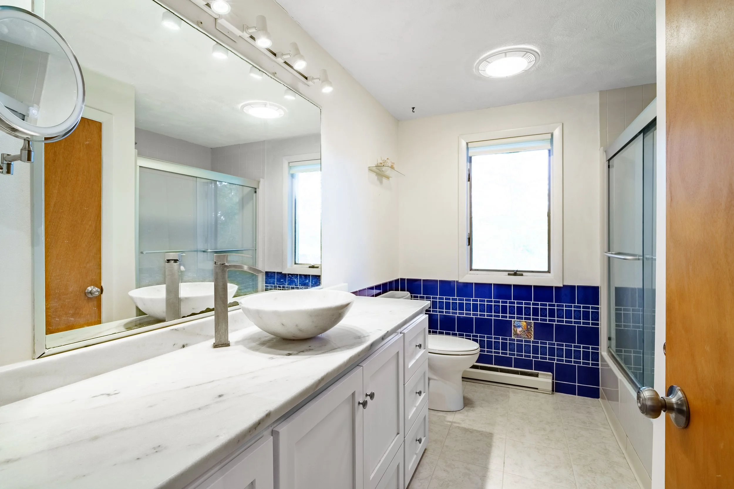 13-Up Bathroom.jpg