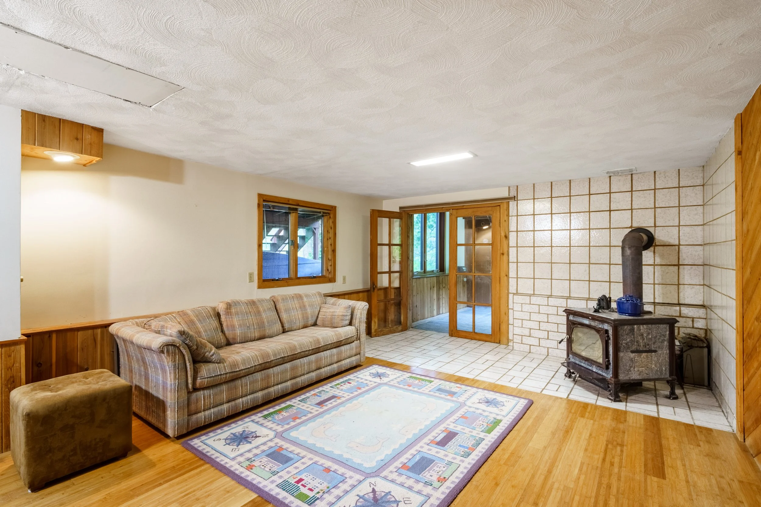 19-Family Room.jpg