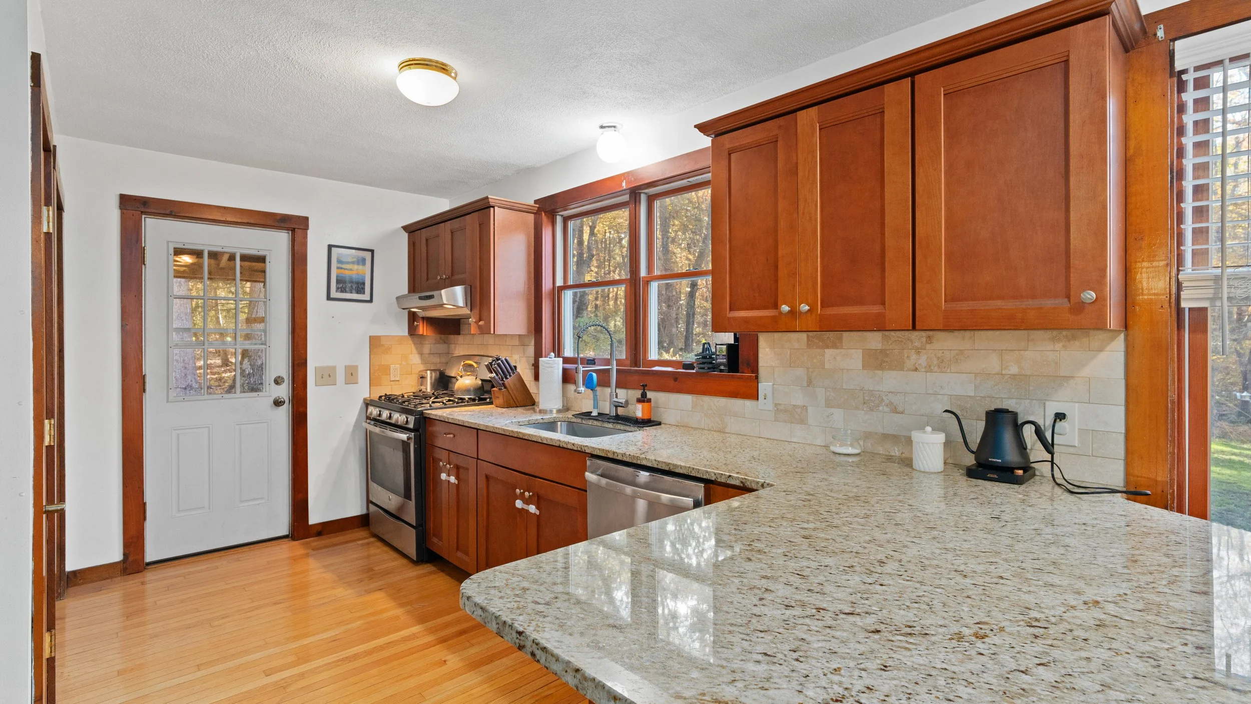 8-Kitchen.jpg