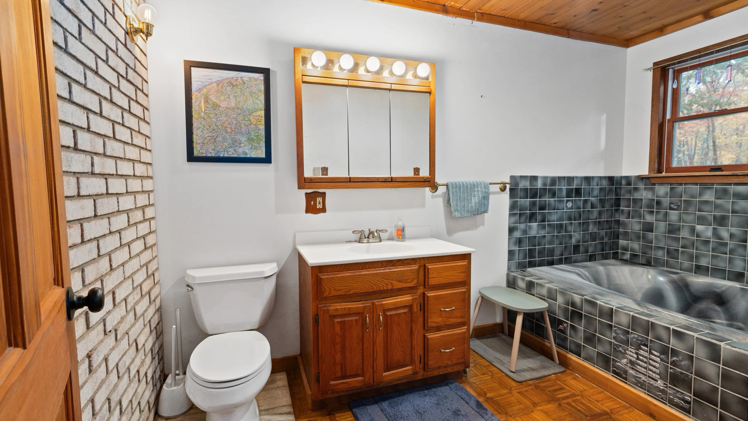 11-Bathroom.jpg