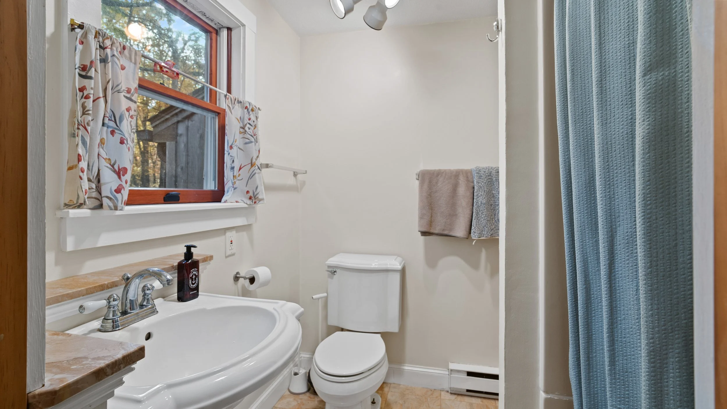 18-Up bath.jpg
