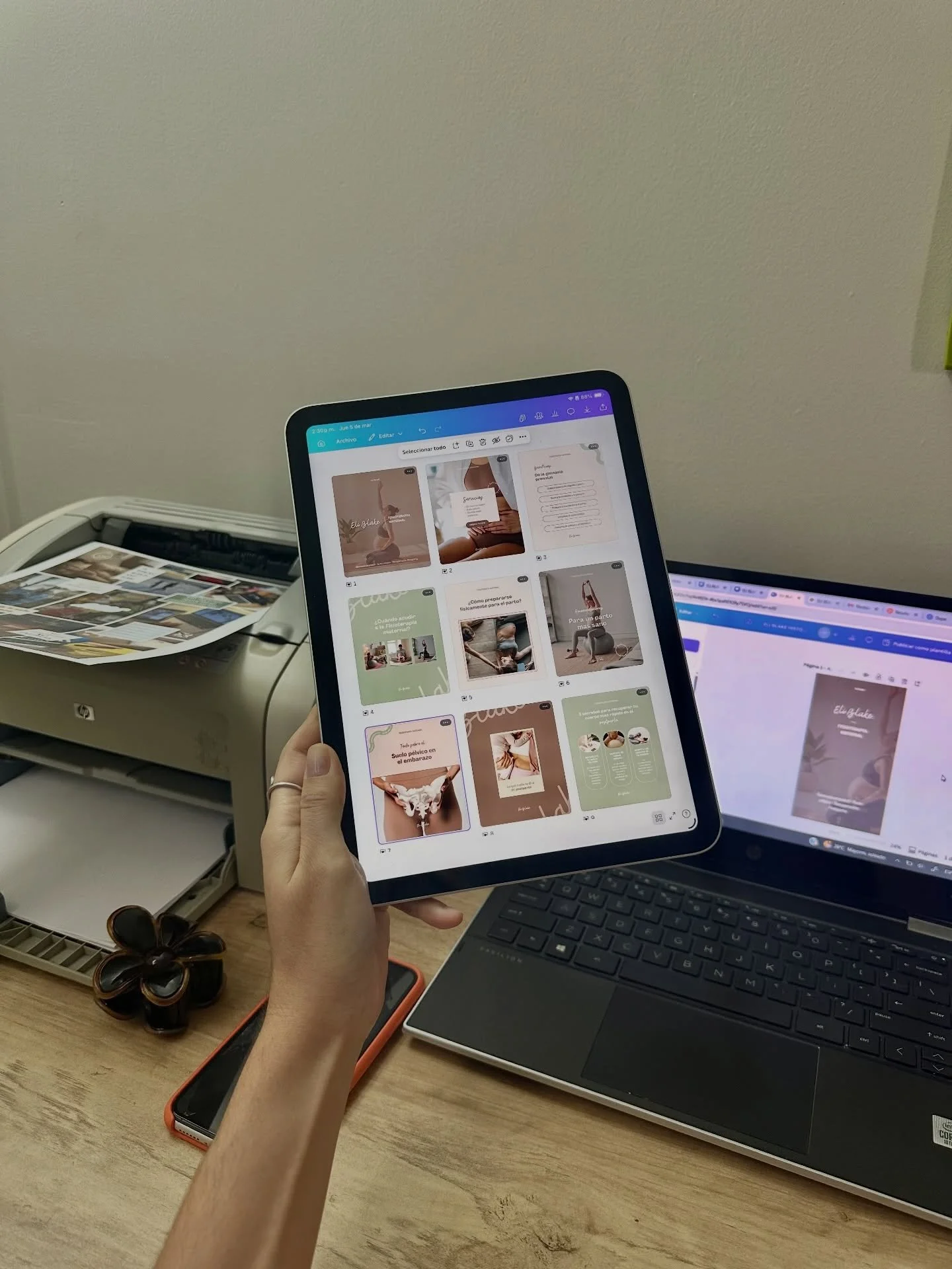 El otro d&iacute;a en mi escritorio&hellip; termin&eacute; con un manual de marca bello para una fisioterapeuta enfocada en maternidad, que cool &iquest;cierto? 🤩

En este mundo se aprende de todo, hoy de Fisioterapia y se escuchan mil historias, co