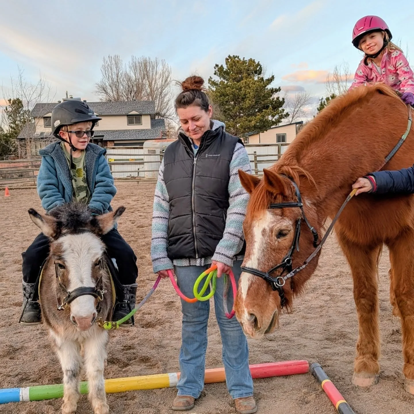 Some happy faces around the farm!! 

#laughingbuckfarm #adaptiveriding #friendsoflaughingbuckfarm #fortcollinscolorado #outdooreducation
