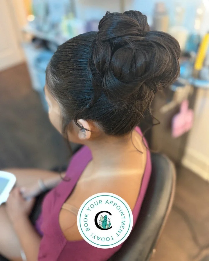 This updo? Yeah&hellip; Jojo did that. 💅✨

Recent client, real event, and hair that held all night&mdash;because looking good for five minutes isn&rsquo;t the goal.

Prom, graduation, weddings&hellip; this is your moment to show up polished, put tog