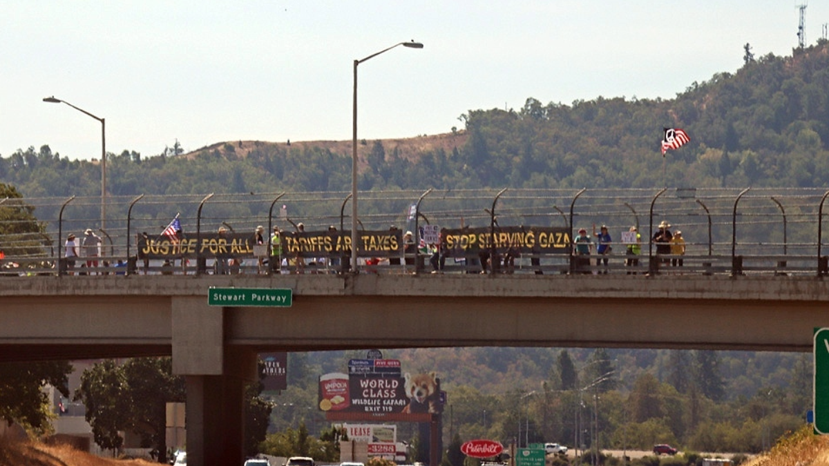 I-5 Overpass Banner Visibility Event