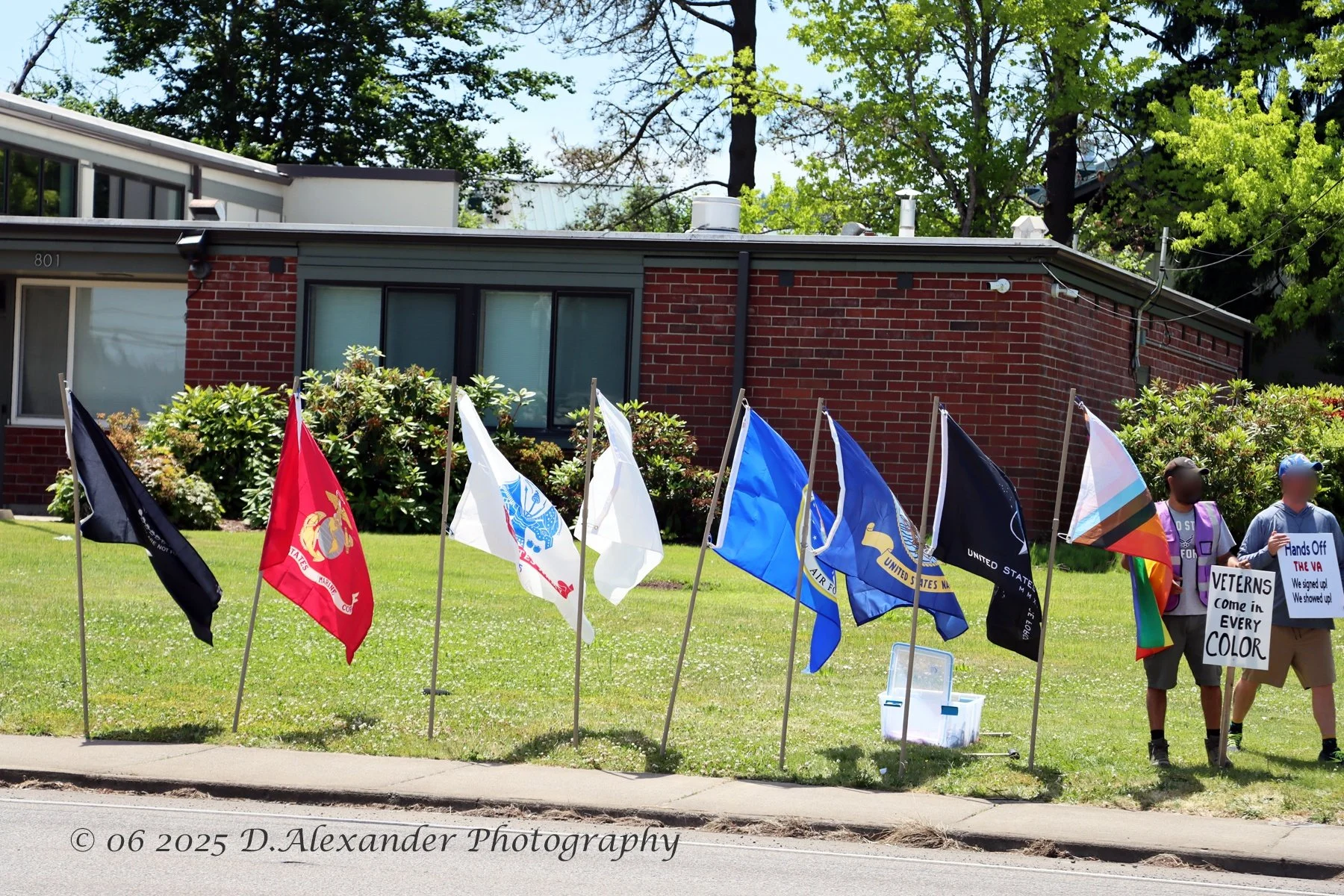 aFlagsVeteranssEvent_06 06 25_DAlexander_2517_4x6+CR.jpg