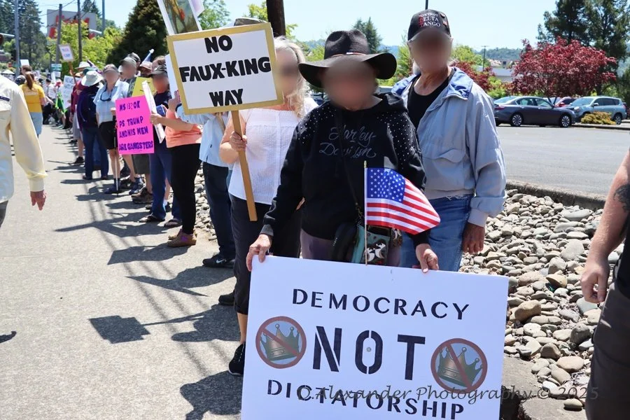 06 14 25-NoKingsProtest_DAlexander_2605_4x6 150dpi.jpg