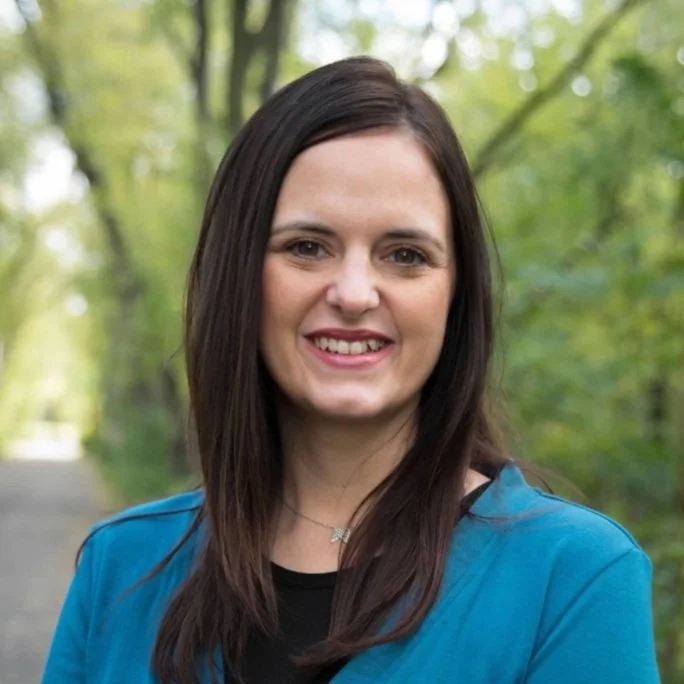 Professional photo of Jennifer Apley, MSW, LICSW; founder and mental health therapist of Apis Mental Health & Grief Counseling in Minnesota
