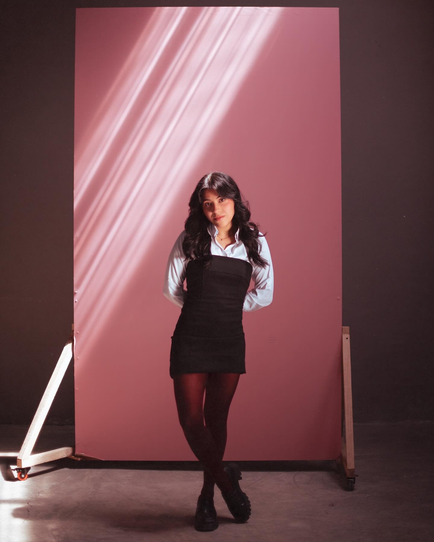 Todo un &ldquo;Cl&aacute;sico&rdquo; ✨😻 
Out now @lina_sanabria ✨🤍. 
Vayan a escuchar la canci&oacute;n para ver la foto de portada 😎
 

@emeh___ @mariagabriela.ph ✨🖼️