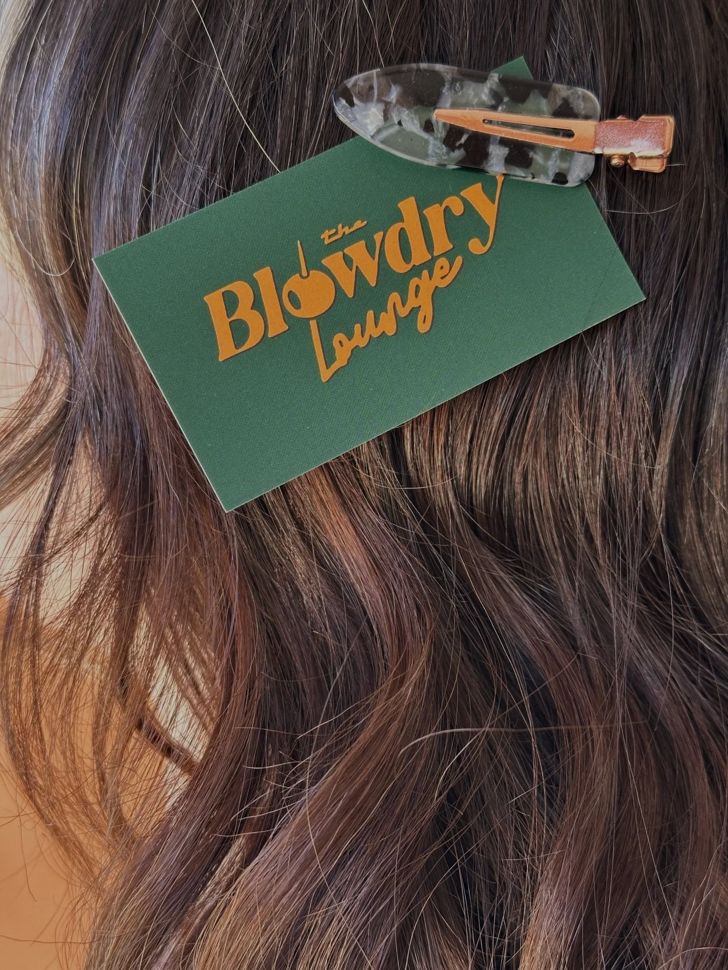 Serving shine, volume, and a little lounge magic ✨

Where good hair days start&hellip; and great vibes live, the Lounge is always ready to welcome you in 🫶🏽

Thank you to every who has pre booked their holiday hair appointments. 
#goodhairdays