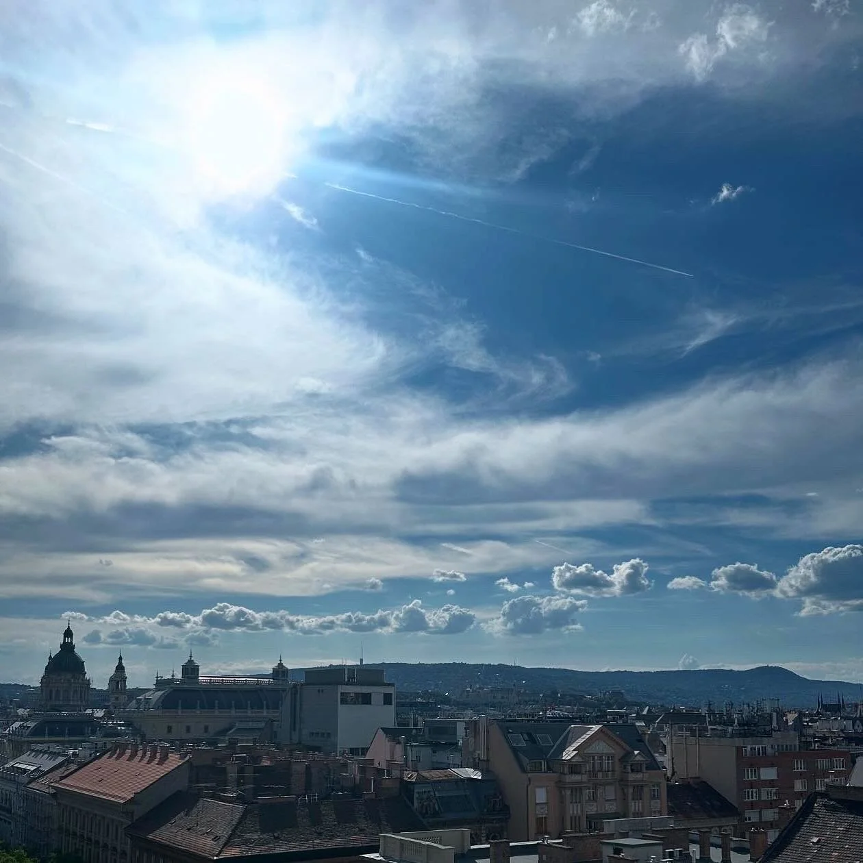 &ldquo;You are allowed to pause, even in a city that never does.&rdquo; - Unknown