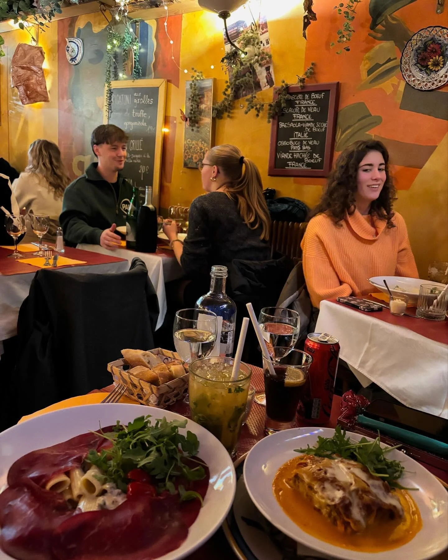 Dinner and yapping🍝