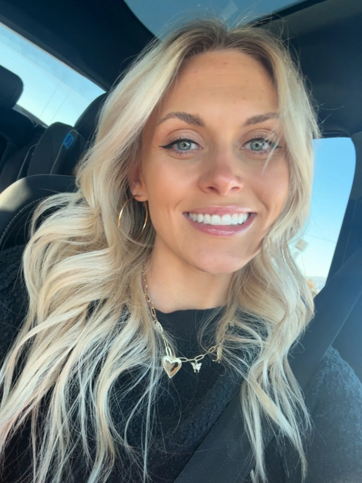 Time to reintroduce myself✨🩷
Hi, I&rsquo;m Kayla! I&rsquo;m a mom to two little boys &amp; wife to a wonderful husband. I have felt deeply connected to energy since I was a little girl &amp; have always felt called to work with it. 

I have seen mir