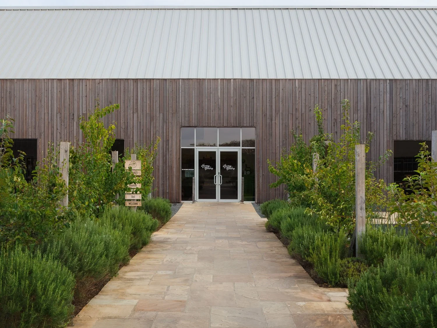 Entrance to Harvey Browns.jpg
