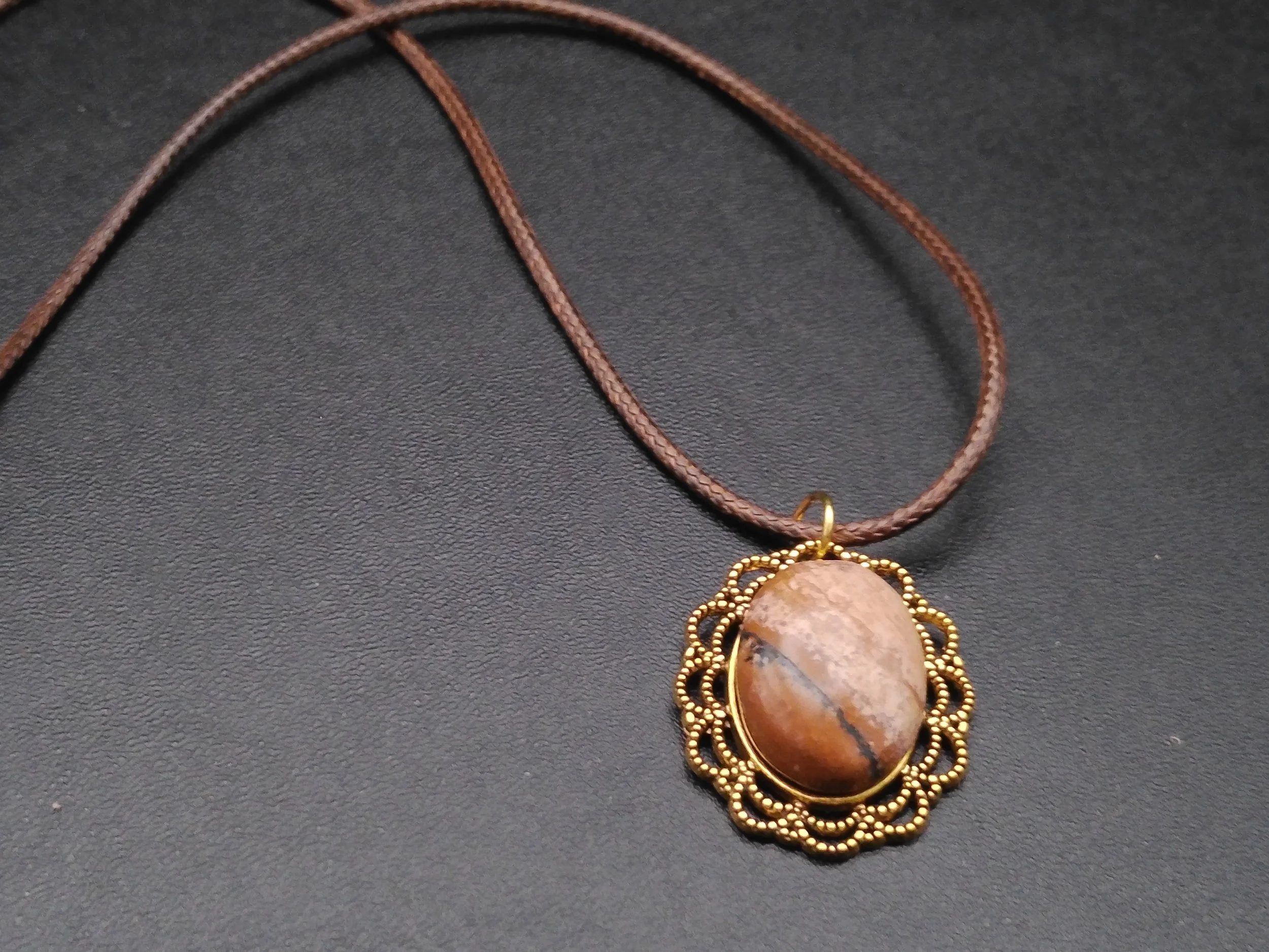 Pitcher Jasper In gold