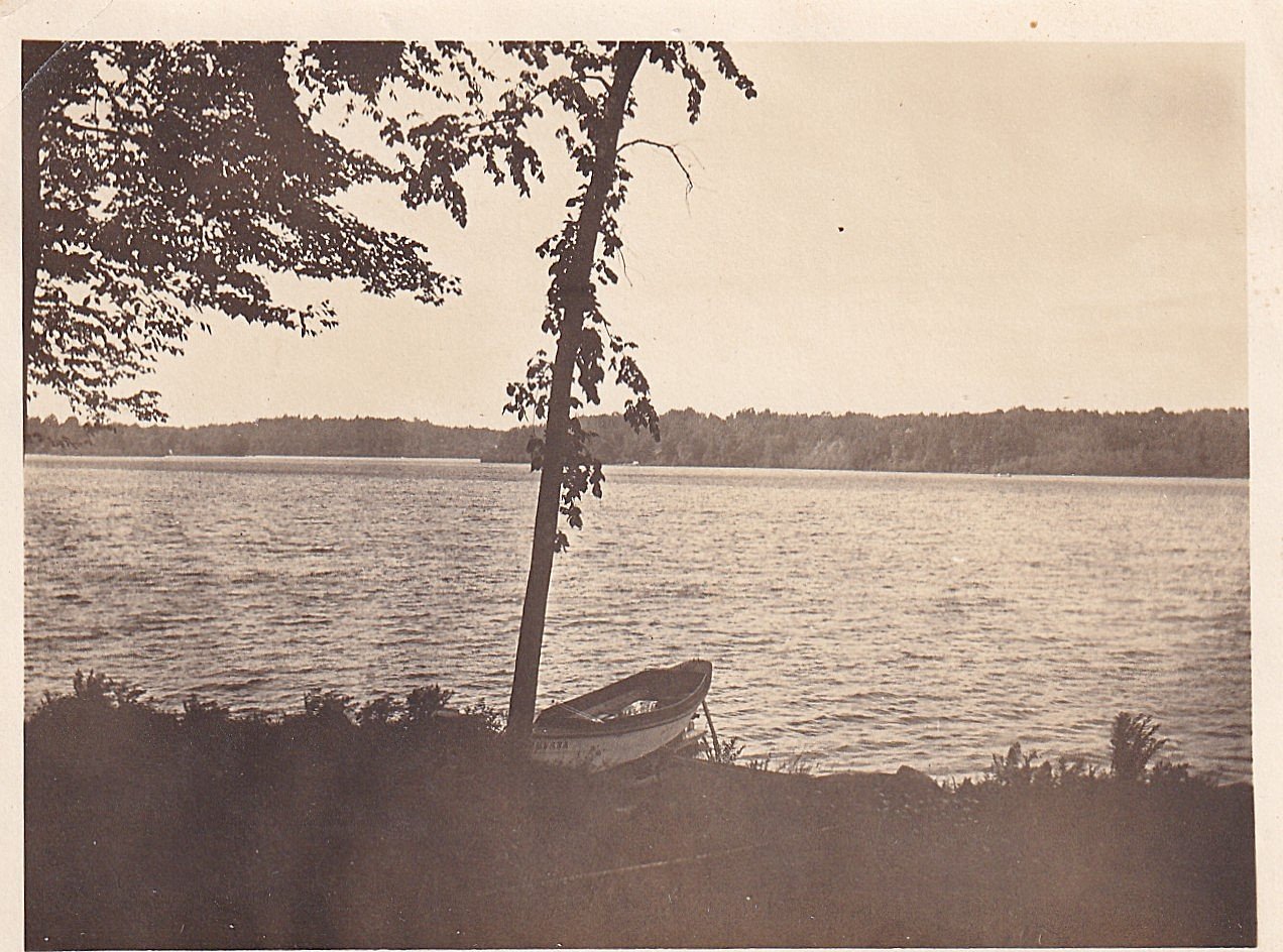 Idle boat at Avery Shores
