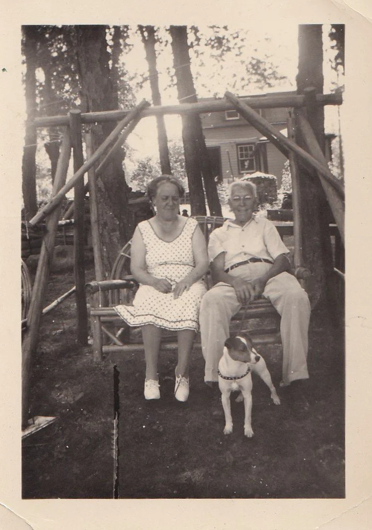 Skippy chillin' with Ethel and Arnold