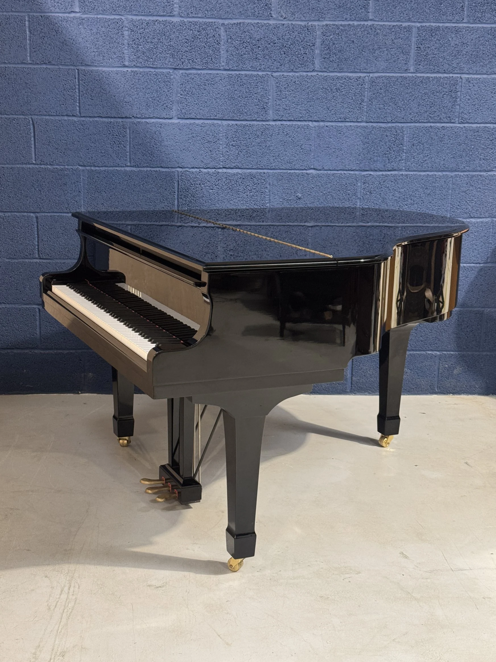Yamaha C1 Baby Grand Piano Black