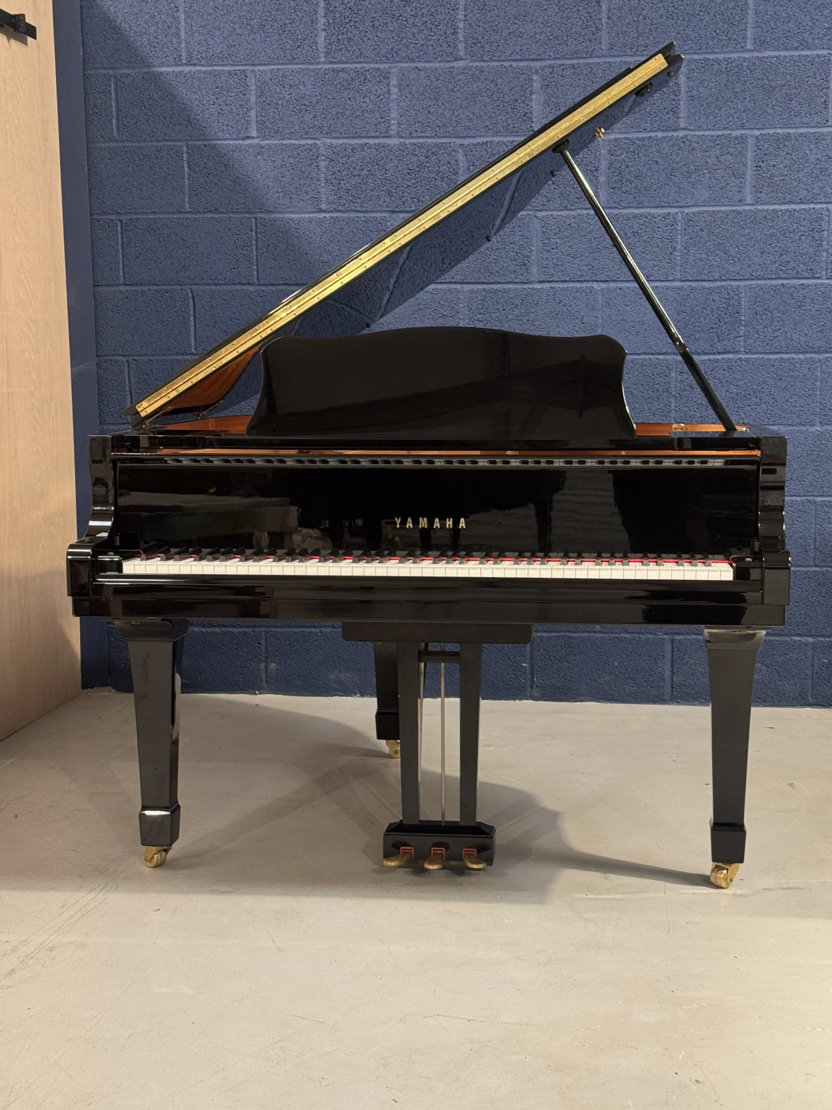 Yamaha C1 Baby Grand Piano Front