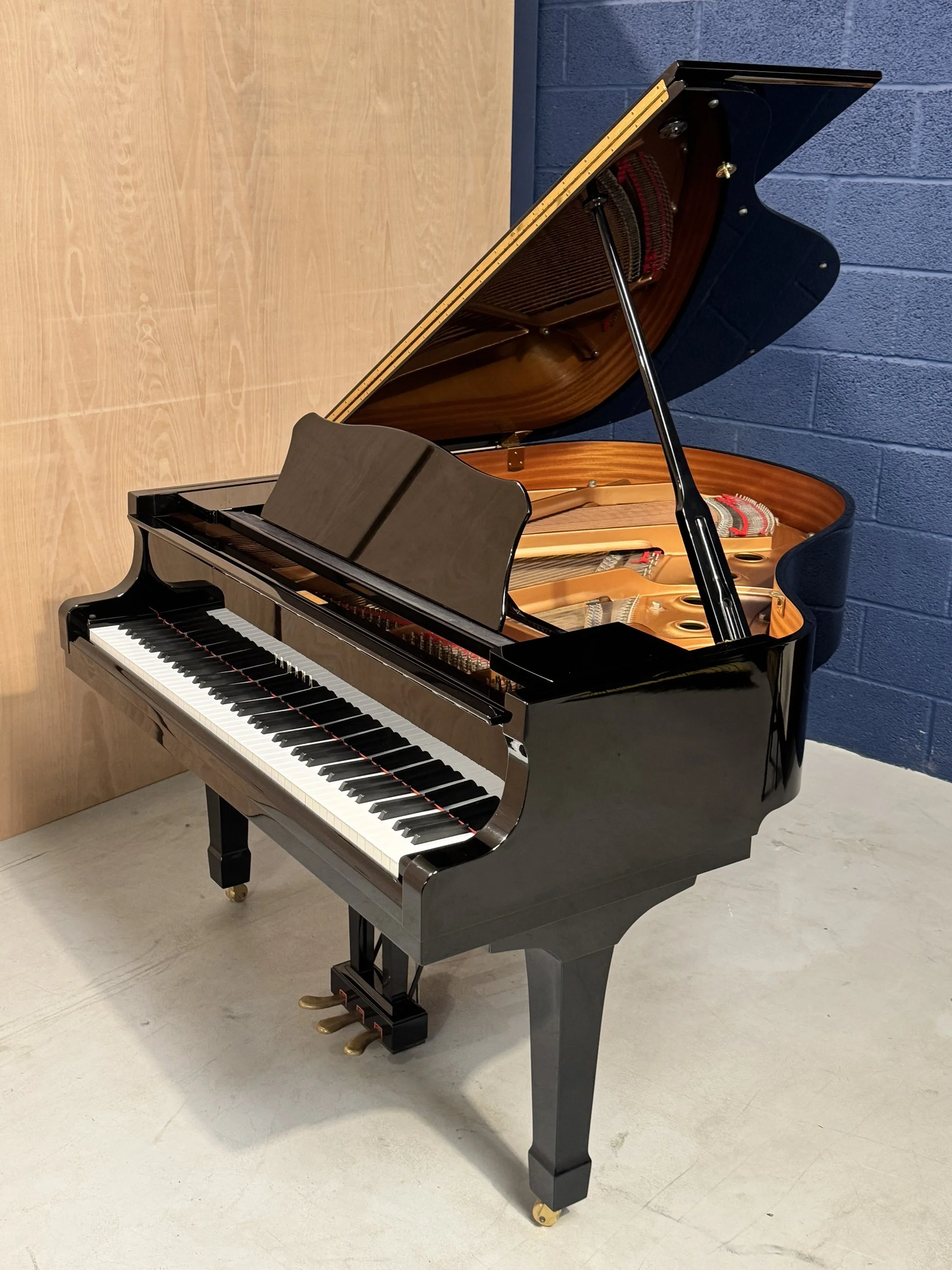 Yamaha C1 Baby Grand Piano Black