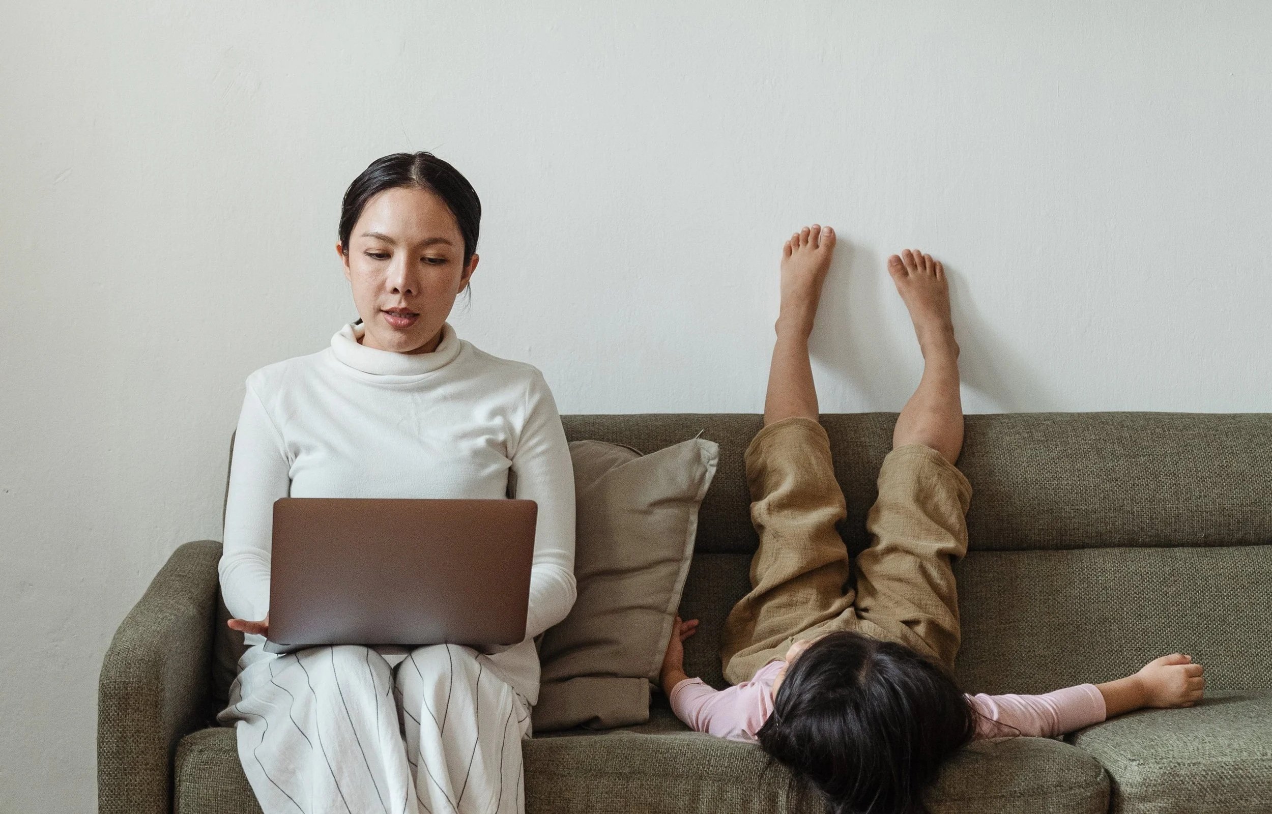 Empowering Stay-at-Home Moms: Navigating Returnship Programs Successfully