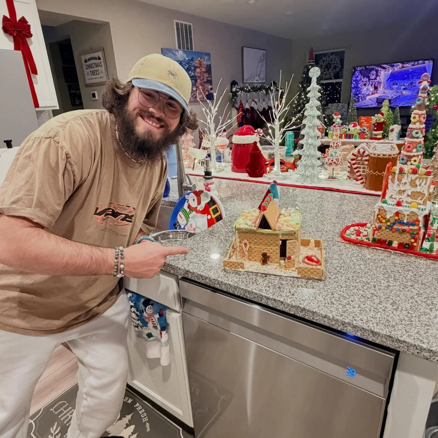 More of those amazing gingerbread houses 💕