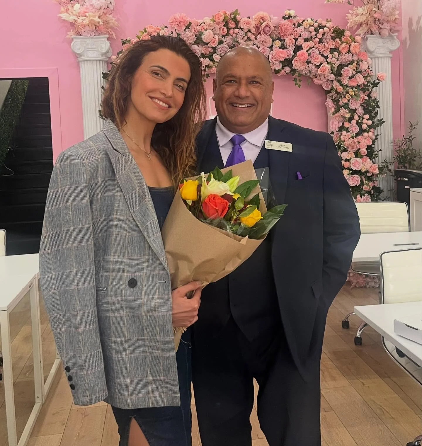 Say hello to the new weekly home of Mindset Reset with Rona ✨
My new in-person weekly workshops will be hosted at Rodeo Realty in Beverly Hills thanks to the generous support of the powerhouse himself @glencoutinho 🙌 (he even brought me flowers tod